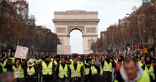 Los “chalecos amarillos” vuelven al “ataque” y exigen la renuncia de Macron